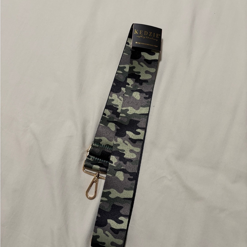 NWT Kedzie Camouflage Interchangeable Strap Gold Hardware SKU 2 - Picture 4 of 6
